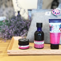 植物の力で美しく★ニールズヤードＸ'mas限定コフレ