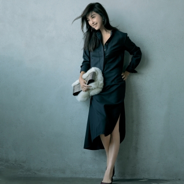 黒 ブラックワンピースコーデ 新しい40代 のためのファッション ライフスタイル誌 Story