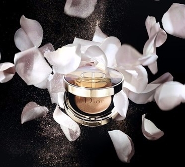 Dior ディオール 新しい40代 のためのファッション ライフスタイル誌 Story