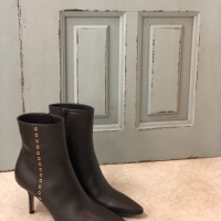 残りものには福がある？！フェミニンスタッズブーツ