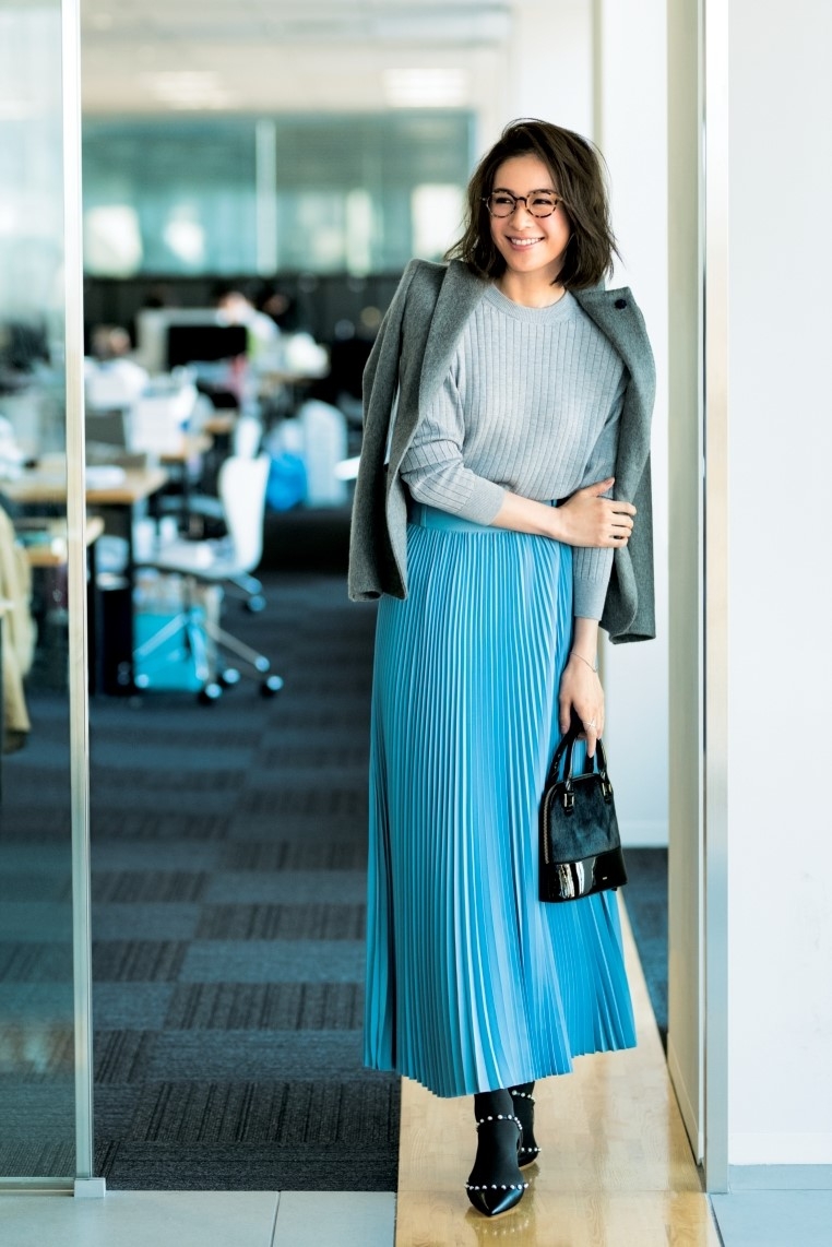 2/18 Sun. 穏やかな休日はスカイブルーの【プリーツスカート】を活用