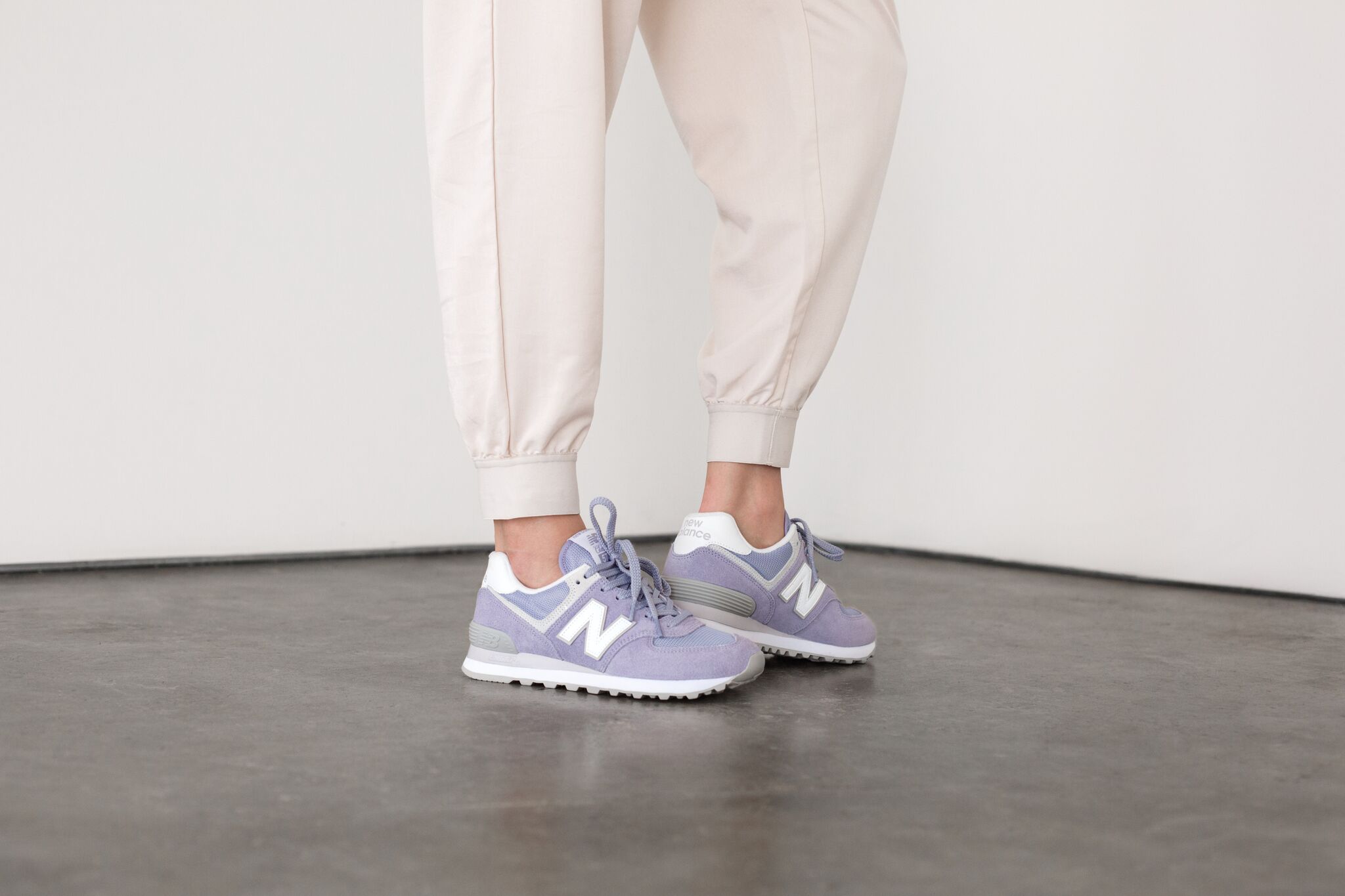 ニューバランス 574 シリーズより パステルカラーを纏ったウィメンズモデルが発売 Story ストーリィ オフィシャルサイト