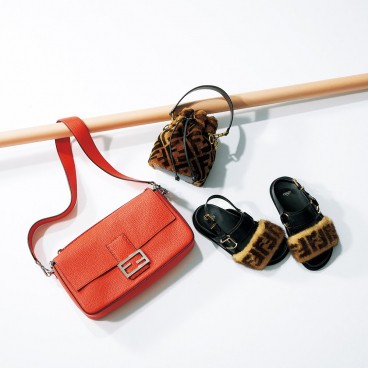 Balenciaga バレンシアガ 新しい40代 のためのファッション ライフスタイル誌 Story