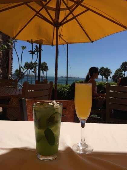夏限定のCucumber&Mint Lemonade(左)
