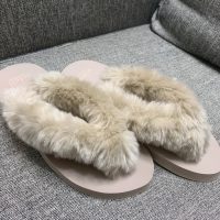 足元から秋を意識♡もふもふビーサンで♡