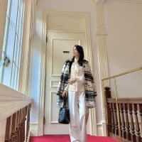 ホワイトコーデ＋チェックコートでクラシックに❤︎