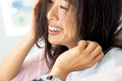 カジュアルにもフェミニンにも、ONの日もOFFの日も「シーンレスなウォッチ」が、日々のお守りになる！