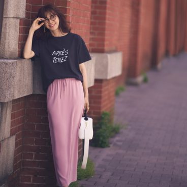 ロゴtシャツコーデ 新しい40代 のためのファッション ライフスタイル誌 Story