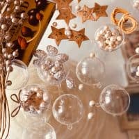 お菓子を入れて…クリスマスオーナメントをDIYしてみよう