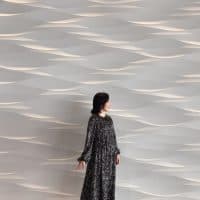 春はシックにモノトーンワンピで