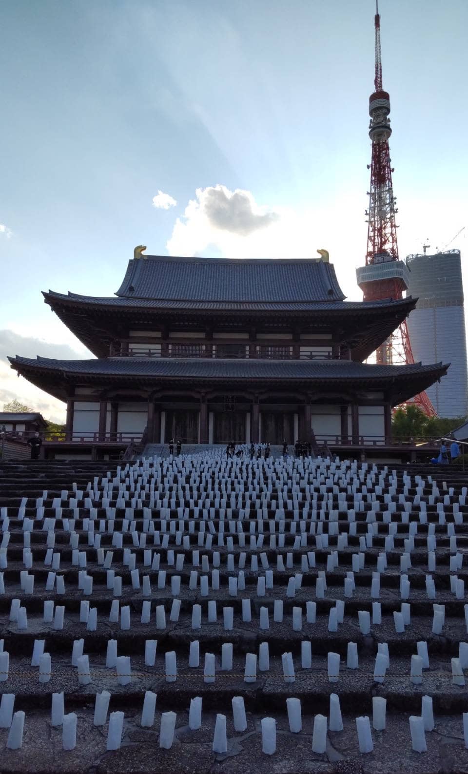 東京タワーの近く増上寺キャンドルナイトに行ってきました Story ストーリィ オフィシャルサイト