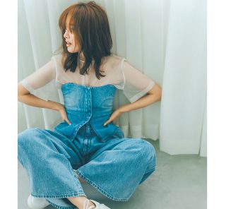 ヴァレンティノ ガラヴァーニの【白スニーカー】が大人カジュアルを格上げ