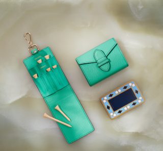 アンケートに答えてくださった方の中から抽選で【スマイソンのゴルフティーホルダー＆ノートブック】をプレゼント！