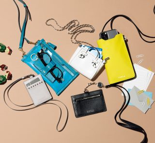必需品は肌身離さないで！オシャレな「首掛けホルダー」5選