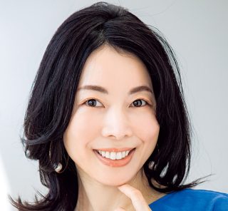 【40代の−5歳見えヘア】サイドのうねりを生かした「ひし形ヘア」で華やかに！