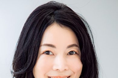 【40代の−5歳見えヘア】サイドのうねりを生かした「ひし形ヘア」で華やかに！