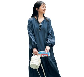 【優しげネイビーワンピース】でゆるシルエットでもダラ見えを回避