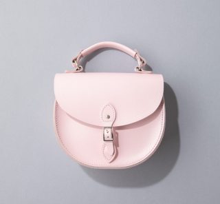 STORYスタイリスト一目惚れ♡暗めカラーが増える冬こそ【キレイ色バッグ】で差をつけて！