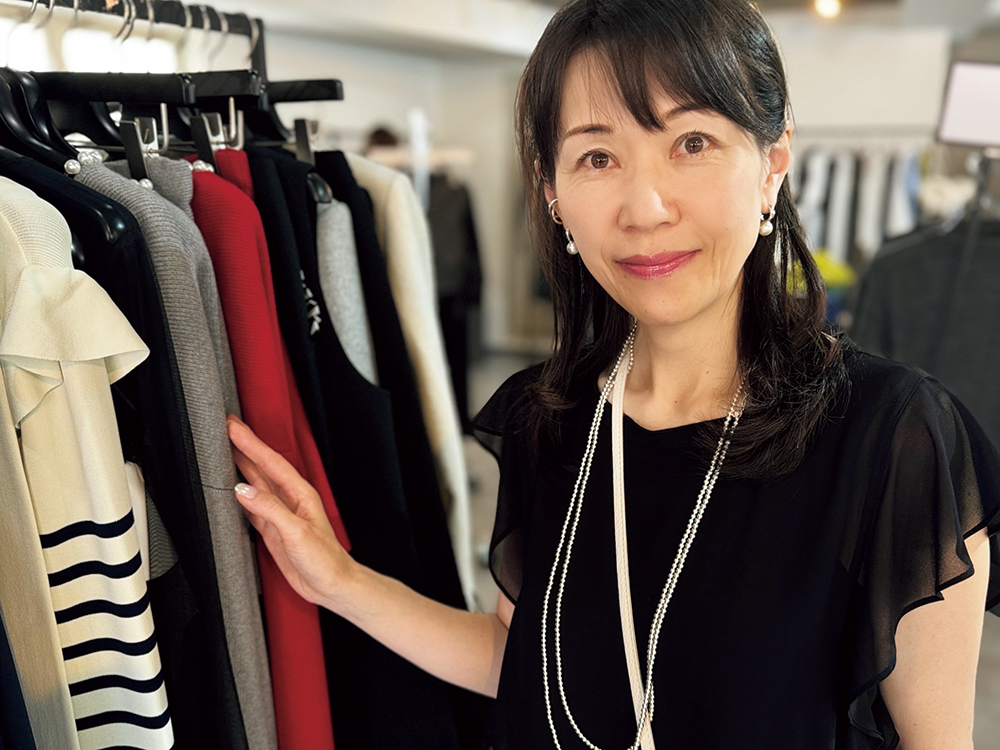 STORY認定スタイリストが40代に着てほしい最旬甘辛コーデ2選 – STORY