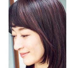 人気の「レイヤーヘア」は、前髪からサイドに繋げると小顔効果UP！