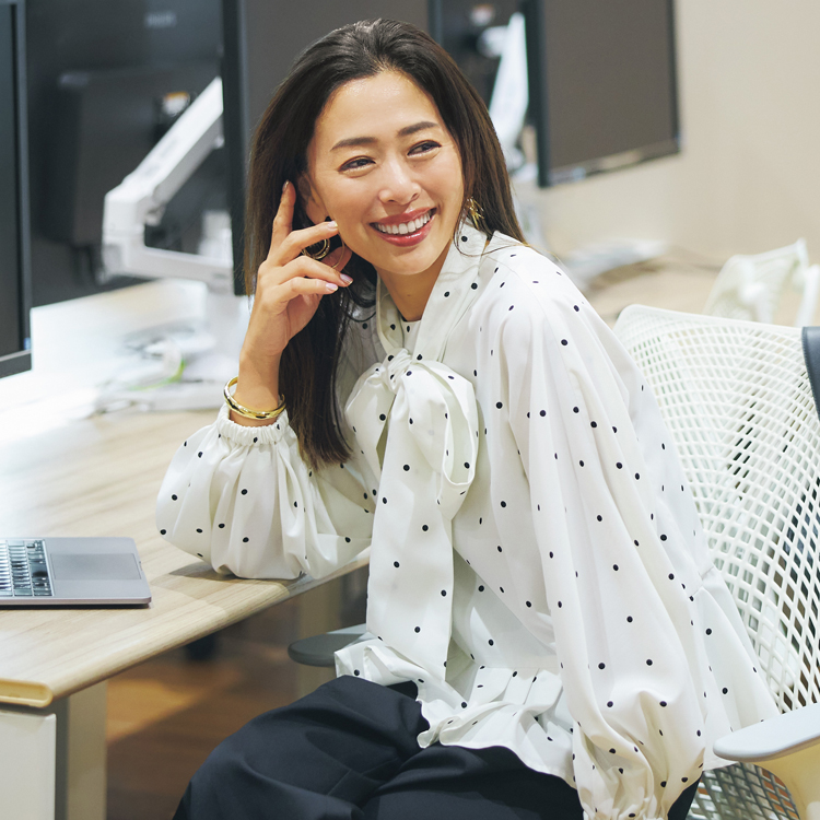【40代のお仕事コーデ】話しかけやすいムードと信頼感、そんな理想のスタイルは？ – STORY [ストーリィ] オフィシャルサイト