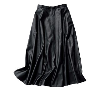 1着持っておくと重宝する！STORYスタッフの【黒スカート着回し】