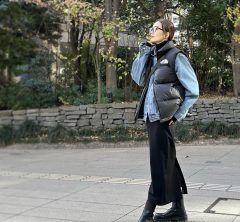 デニムジャケットとダウンベストの重ね着で映画へ【モデル私服コーデ】