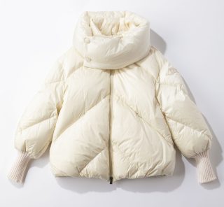 セールでも狙いたい！ただいま人気は「白系ショート丈ダウン」