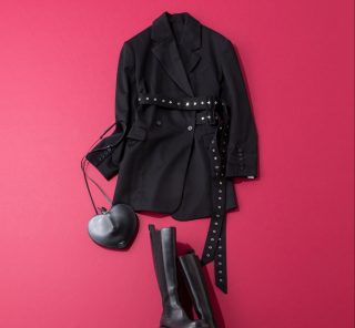 「ブラック」で華やぐ【STORYスタッフの私物イベントコーデ】2選！＜シャネルのバッグ、ボッテガのブーツ＞