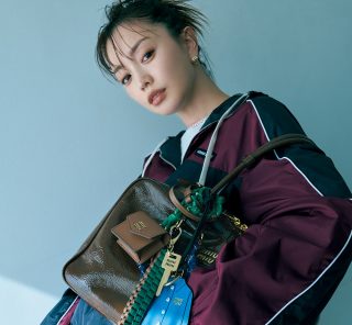 蛯原友里さんが着こなす「ミュウミュウ」なら、40代が新鮮見え！