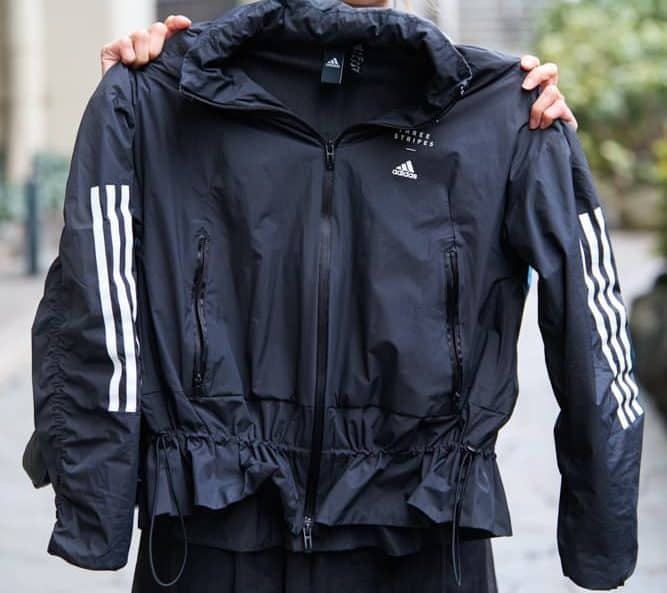 adidas 3本ライン 黒ジャケット ブーム中「アディダスの3本ライン」40代はどう着こなす？【STORY