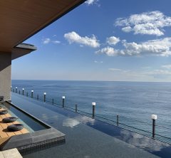 「熱海・伊豆山 佳ら久」母とふたりで、久しぶりのごほうび旅へ——絶景の温泉で心ほどけるひととき