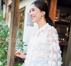 「フラワーデザインのブラウス」ならいつものボトムス合わせでもパッと華やかになれる！【アイテム2選】