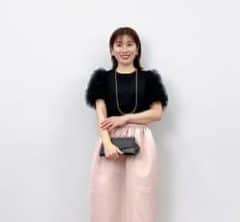 【STORY認定スタイリスト】による大人の“淡ピンクボトムス”で春スタイル〈2選〉