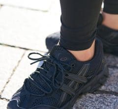 【話題！アシックスのスニーカーSNAP2選】40代のカジュアルコーデを格上げ