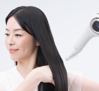 圧倒的な「美髪」を持つ【ヘアパーツモデル】が愛用している「ドライヤー」が知りたい！