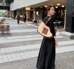 ラフィアのバッグで季節感を！［STORYモデル私服コーデ］