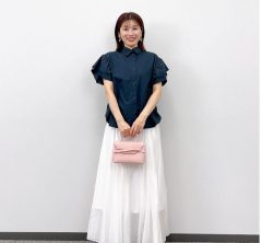 【STORY認定スタイリストコーデ対決！】あなたはどっち派？「シルバー＆ゴールド」シューズ