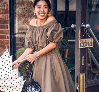 梅雨どきもドラマティックな「撥水スカート」コーデ【2選】