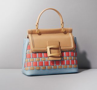 STORYスタイリストがリアルで欲しい！カジュアル服がリッチに変わる【ロジェ ヴィヴィエ】