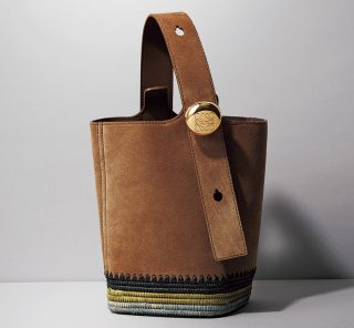 【ロエベ】夏の定番カゴバッグ。40代スタイリストが選んだ名品バッグとは？
