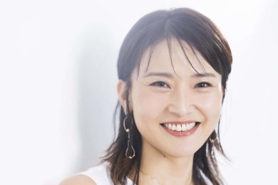 【画像アリ】金子恵美さん（47）元議員の美貌に注目！白のワンピと爽やかな笑顔が印象的