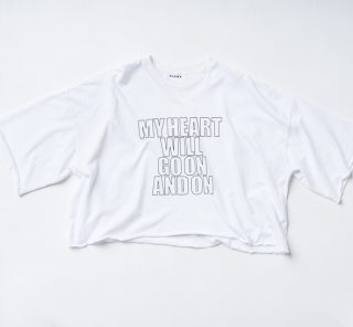 「ロゴTシャツ」大人はどう着ればオシャレ？タイプの違う40代ライター3人がそれぞれ着回し！［本音トークも］