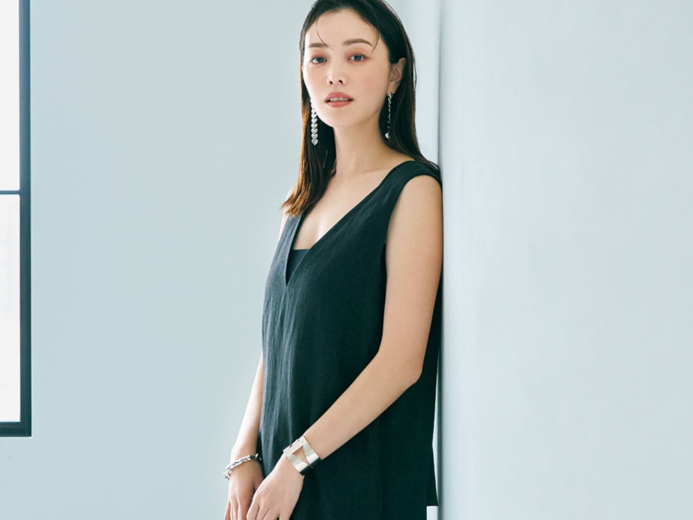 蛯原友里さんがリアルで欲しい！ブラックワンピ – STORY