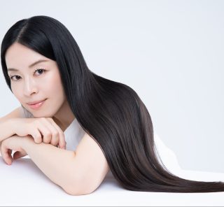 異次元の美しい髪の裏側には…【ヘアパーツモデル】のこだわりと“想像ナナメ上”な日常が！