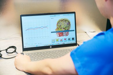 【画像集】30分で帰れる「次世代の人間ドック」とは？ 体の“周波数”から不調を見抜く「量子医学検診」体験