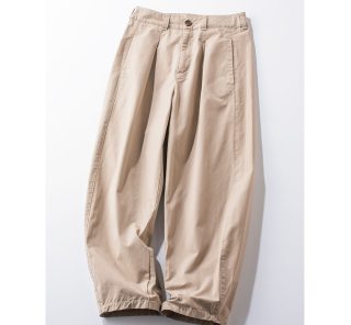 一着あると心強い「名品ワイドパンツ」をスニーカーやサンダルで着回し！【コーデ3選】