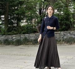 お気に入り小物とブラウン×ネイビー【モデル私服コーデ】