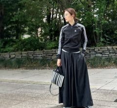 ジャージのトップスにはスカートで【モデル私服コーデ】