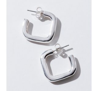 名古屋に”初上陸”で話題沸騰！みんながオシャレに付けてる「シルバージュエリー」って？【SNAP】